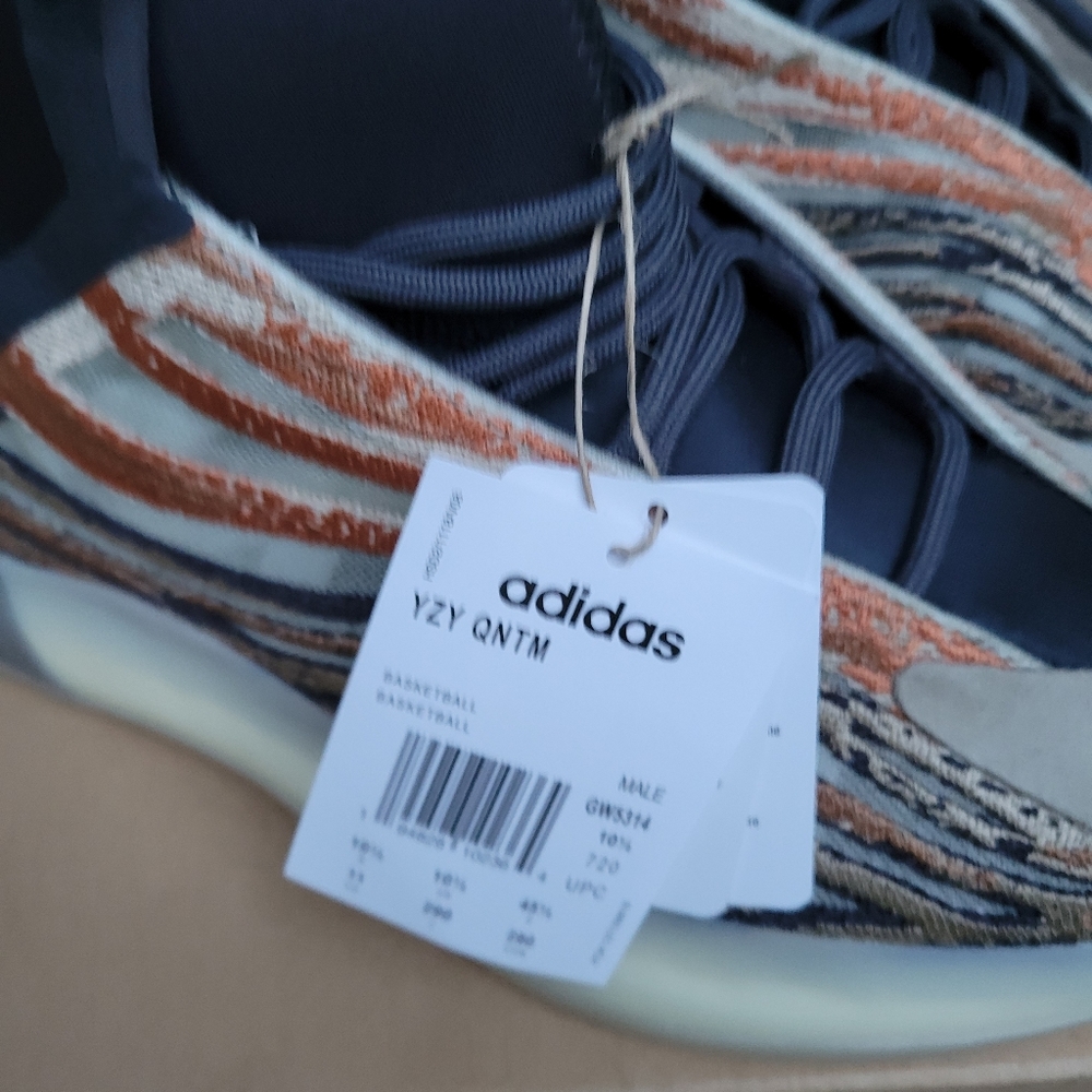 Yeezy Quantum - Picture 3 of 4